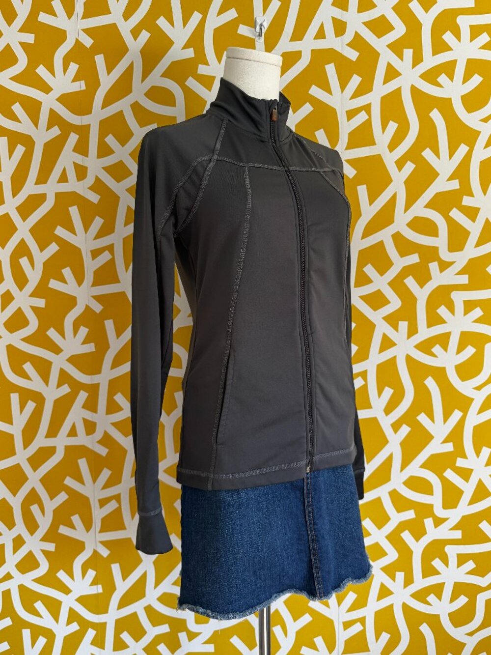 Dark Grey Tek Gear Zip Stretch Hoodie Pullover for Runners - Small